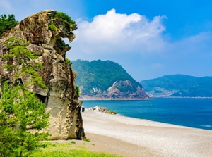 Shishi-iwa in Shichiri-mihama