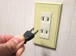 Electrical plug and outlet in Japan